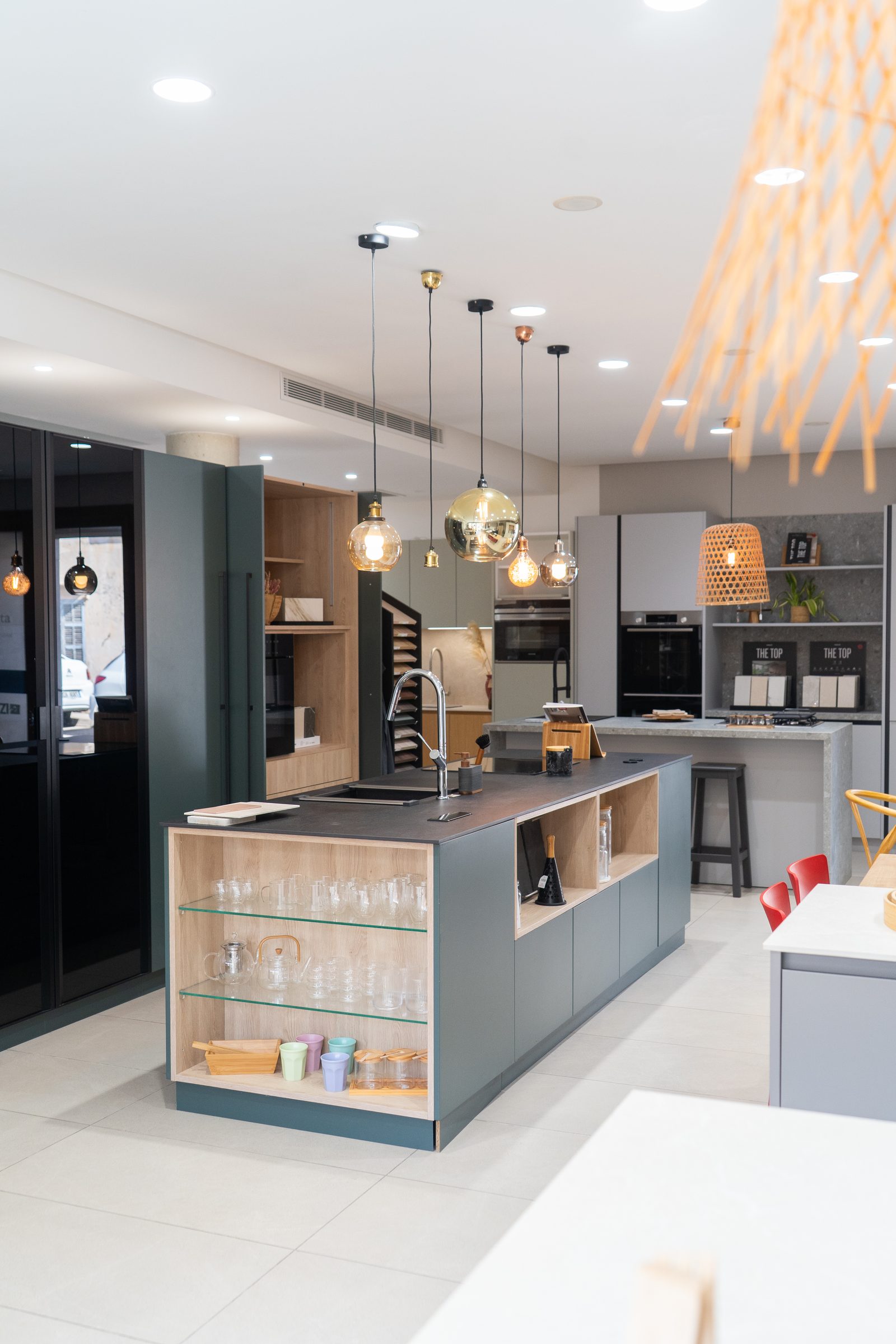 Cocinas a medida en Mallorca — sistemas modulares y electrodomésticos