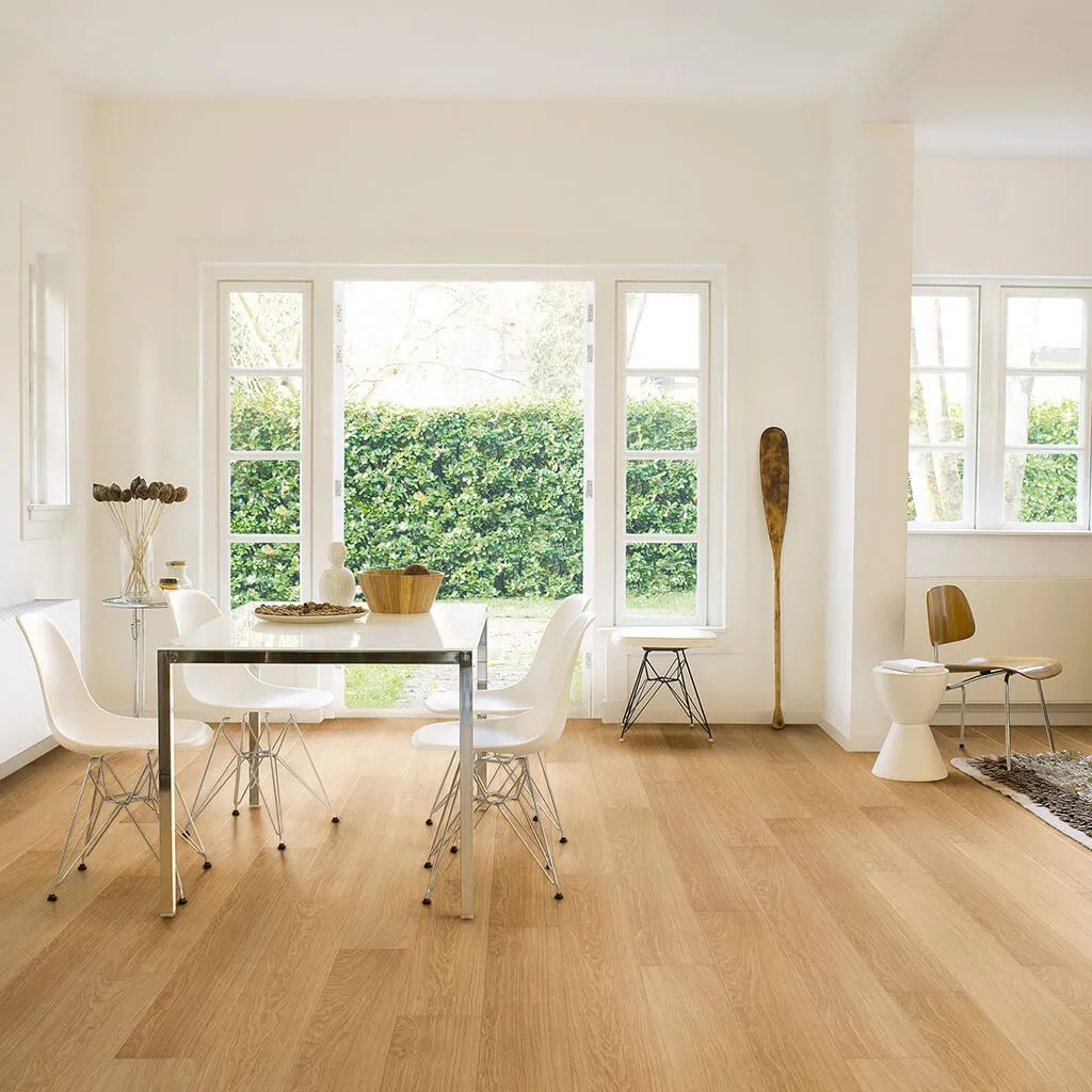Comedor con parquet